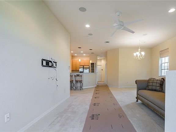 5th image of 1571 SE Hampshire Way APT 201