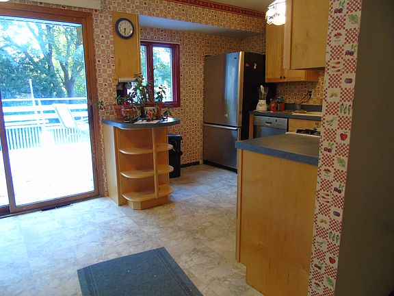 4th image of 77 Crescent St
