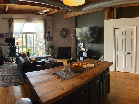 5th image of 2806 N Oakley Ave APT 405