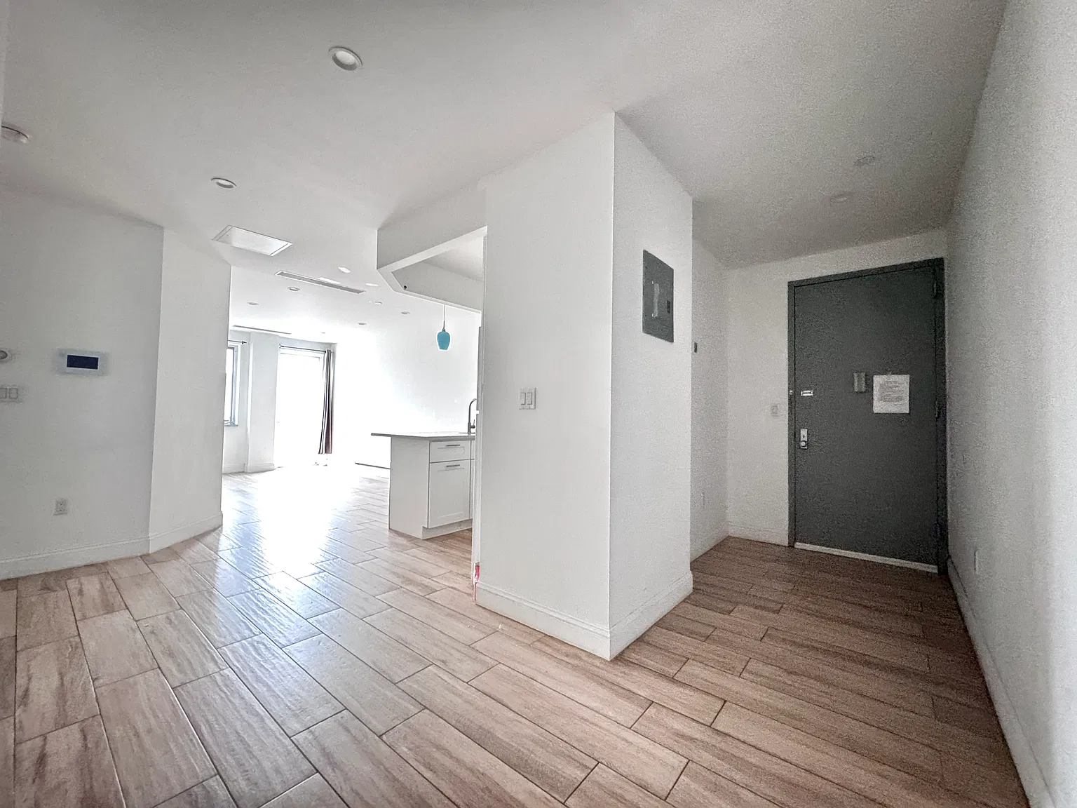 2 bed, 969 sqft, $3,200 — Photo 3