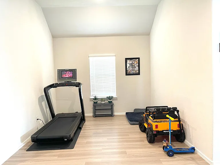 8701 Heliotrope Ln — Photo 6