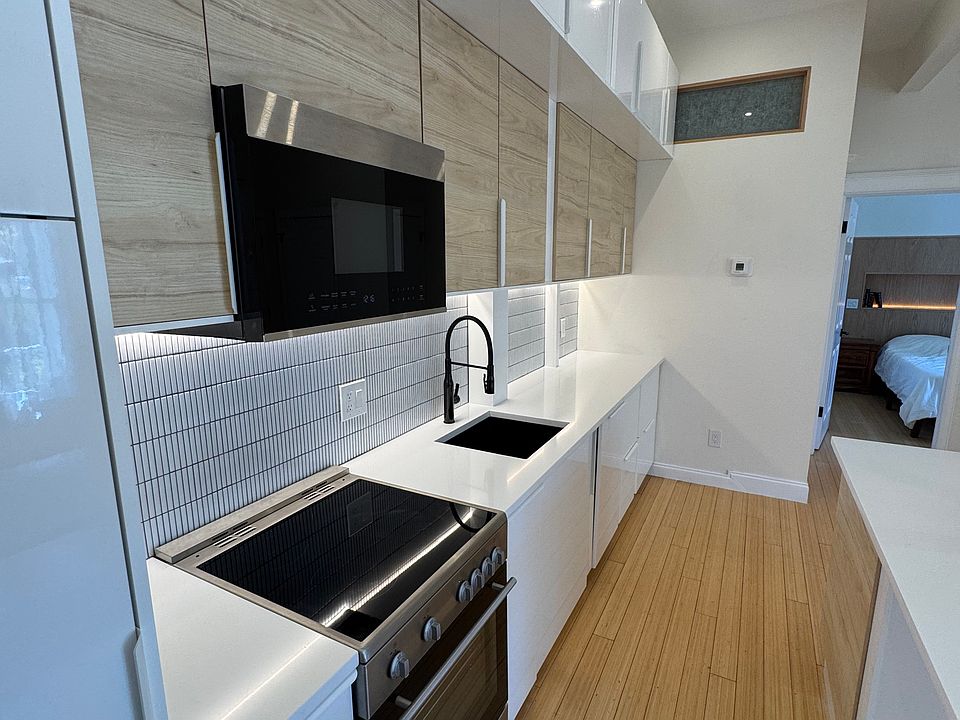 1st image of 2205 Arapahoe Ave APT 2