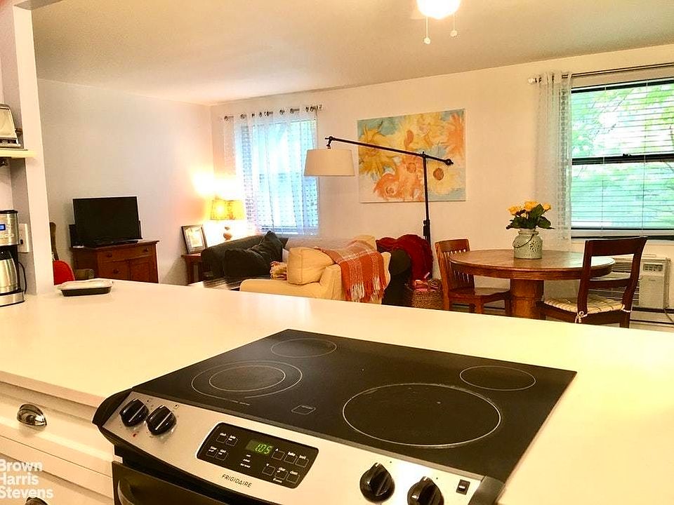1st image of 152 Bank St APT 1B