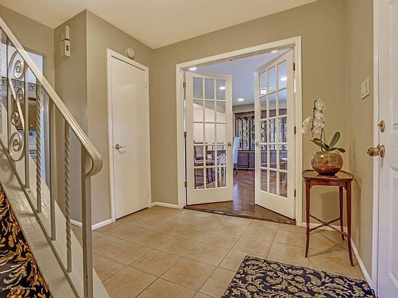 5th image of 25 Teaberry Ct