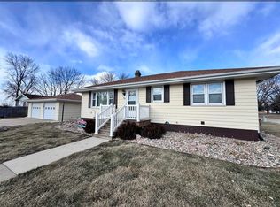1702 Sunset Dr, Onawa, IA 51040