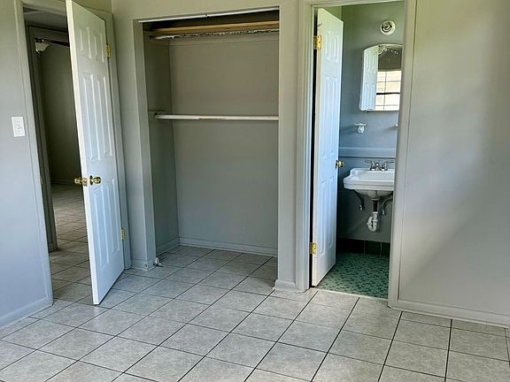 5th image of 4430 W Fairview Hts