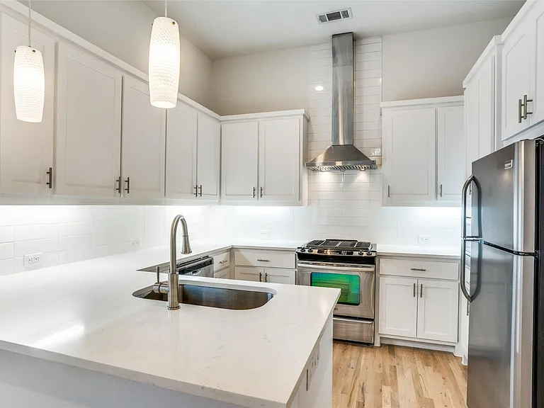 5017 Manett St #103 — Photo 5