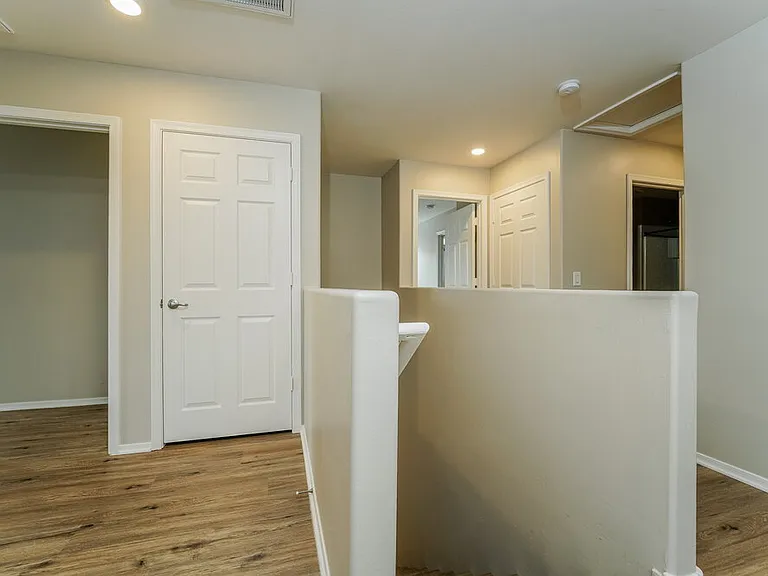 7621 W Valencia Rd — Photo 10