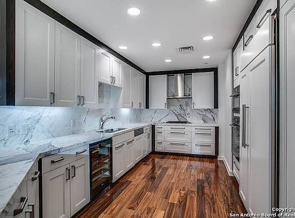 2nd image of 4242 Broadway St