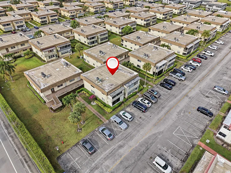 52 Saxony Cir #52-B — Photo 32