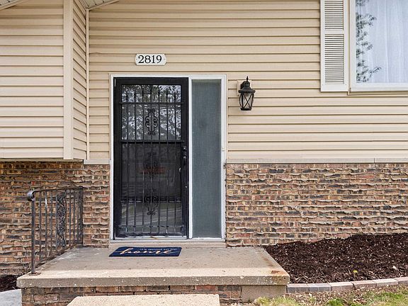 3rd image of 2819 W Fountaindale Dr