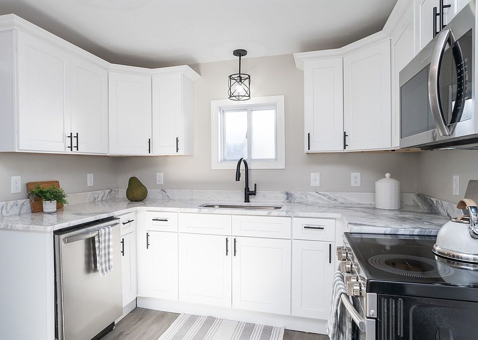 20 Pendleton Ave, Chicopee, MA 01020 Zillow