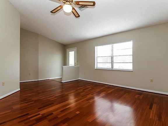 3rd image of 11479 Cavern Rd