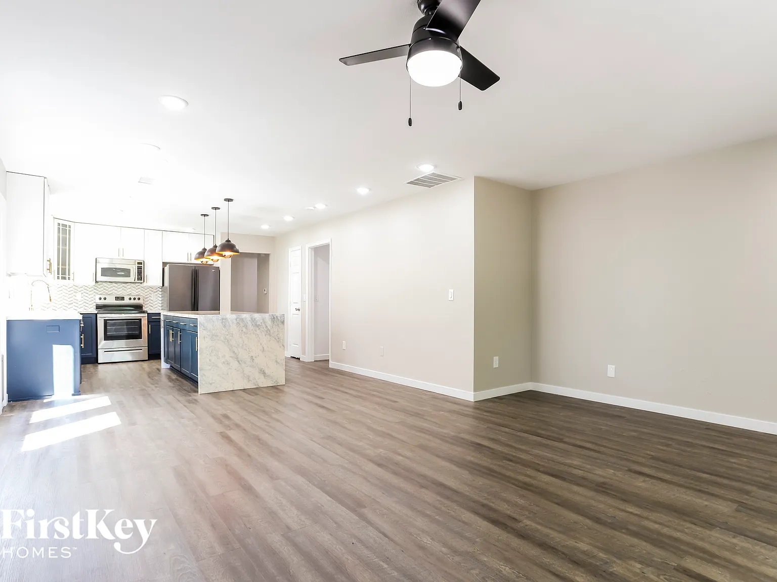 3 bed, 2.0 bath, 1279 sqft, $3,170 — Photo 4