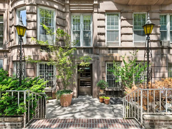 51 West 69th Street image 1 of 10