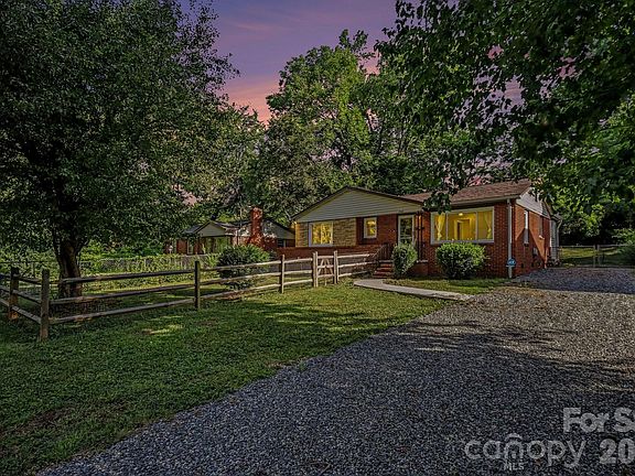 3rd image of 3960 Bristol Dr