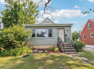 1656 Harding Rd, Northfield, IL 60093