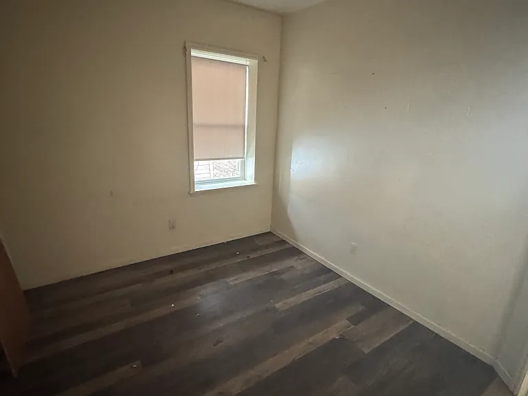 137 Hawthorne Ave #1W — Photo 5