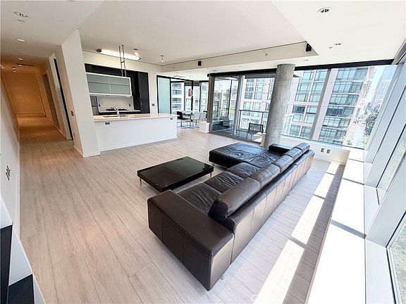 4th image of 1155 S Grand Ave APT 1017