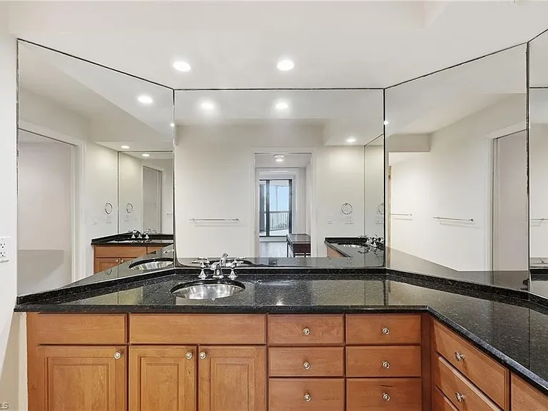 4551 Gulf Shore Blvd N #200 — Photo 20