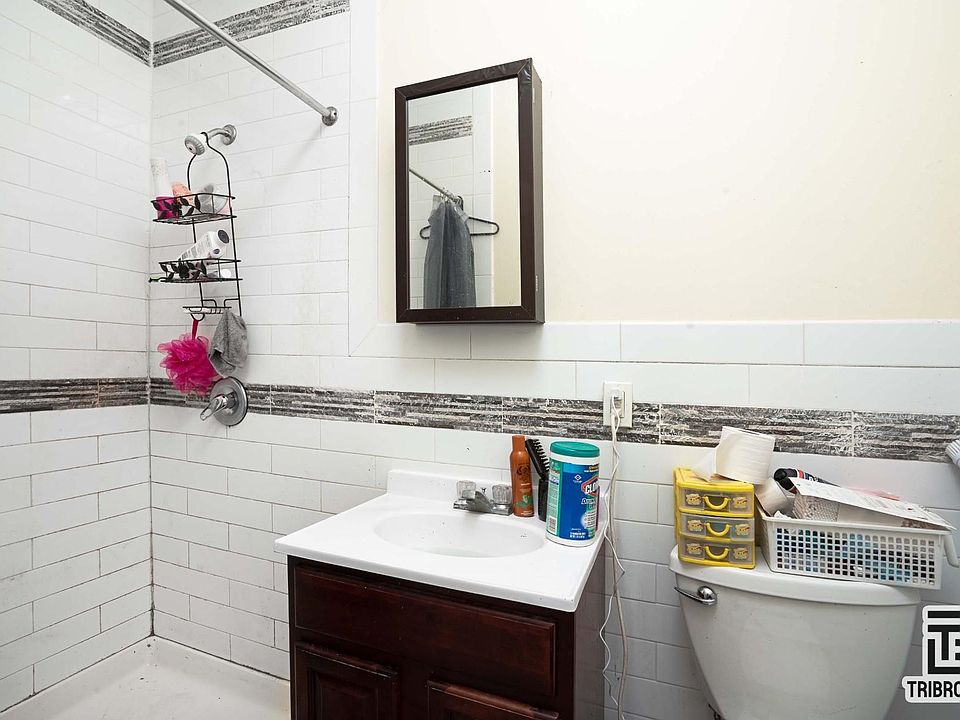 1st image of 296 Willis Ave #1