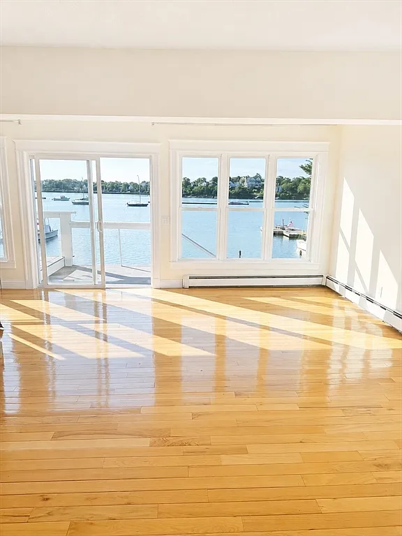4 bed, 2.0 bath, 2600 sqft, $5,700 — Photo 2