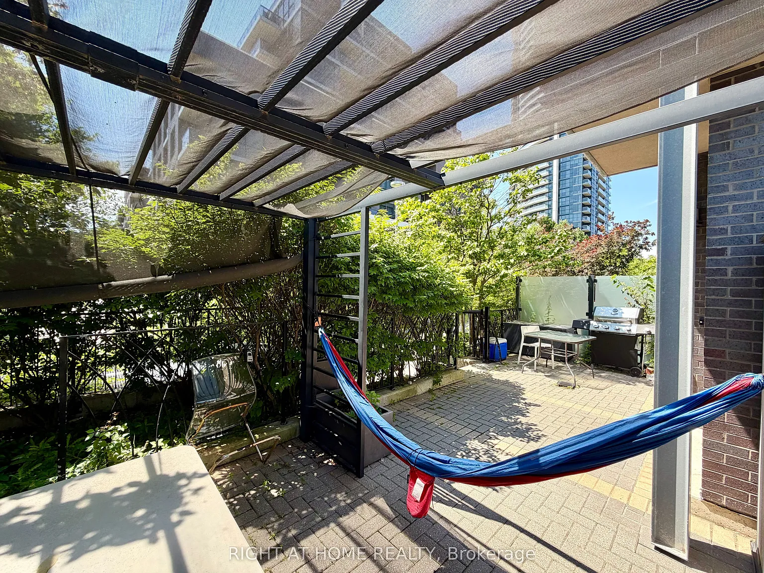4 bed, $3,900 — Photo 2