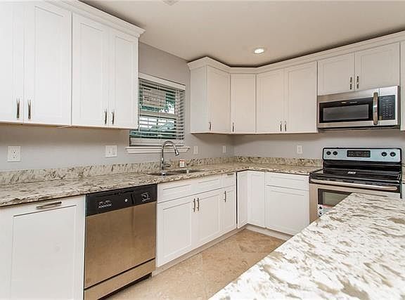 3rd image of 327 Ormond Oaks Dr