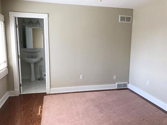 5th image of 200 N Carpenter Ave