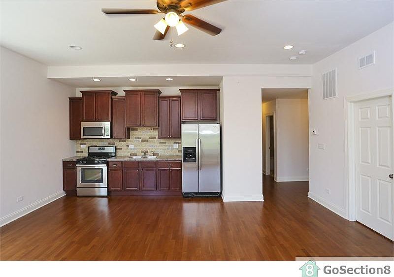 2nd image of 4418 S Drexel Blvd APT 2E