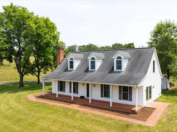 274A Aaron Mountain Rd, Castleton, VA 22716