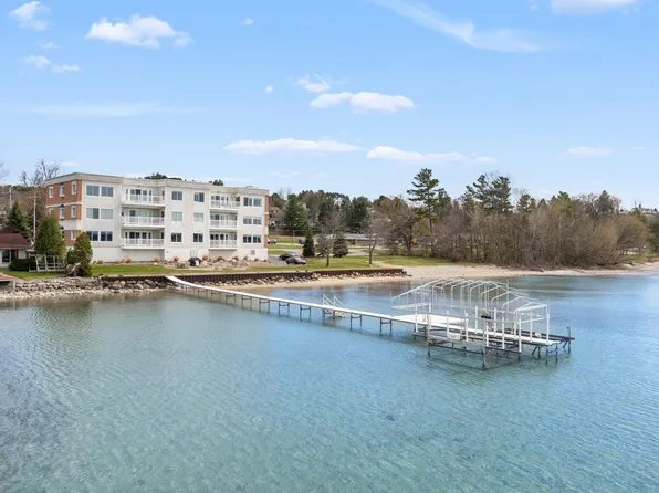 5223 Us Highway 31 N, Williamsburg, MI 49690