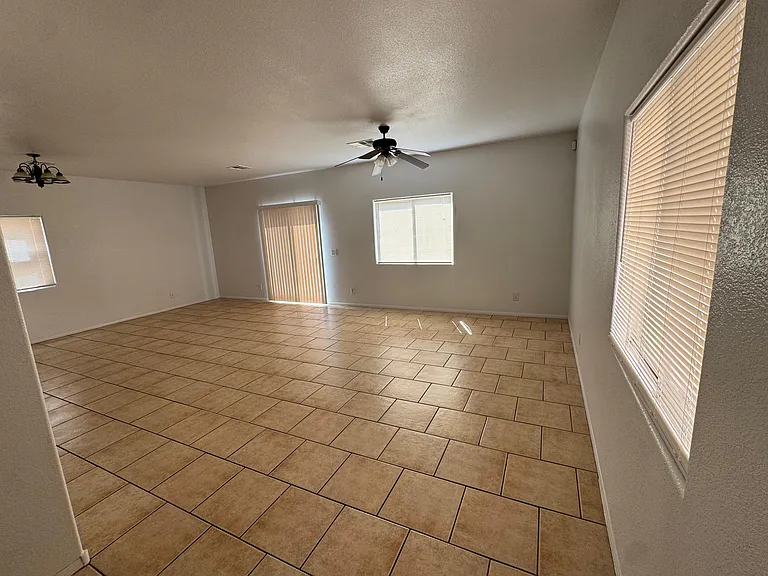3835 Macedonia Ave — Photo 10