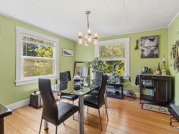 5th image of 17 Maple Dr