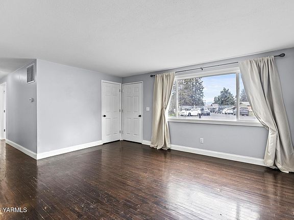 2nd image of 3702 Parkway Pl