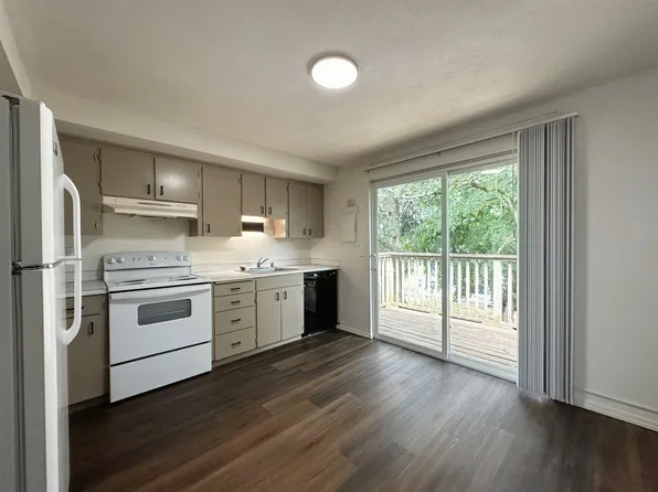 11915 NE 18th St APT R, Vancouver, WA 98684