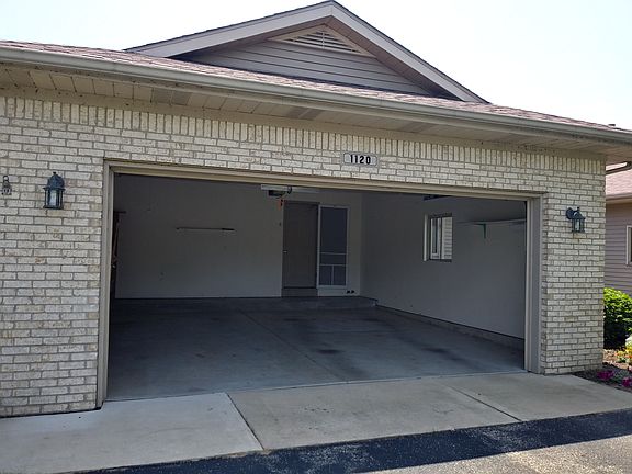 Spacious 2-stall garage