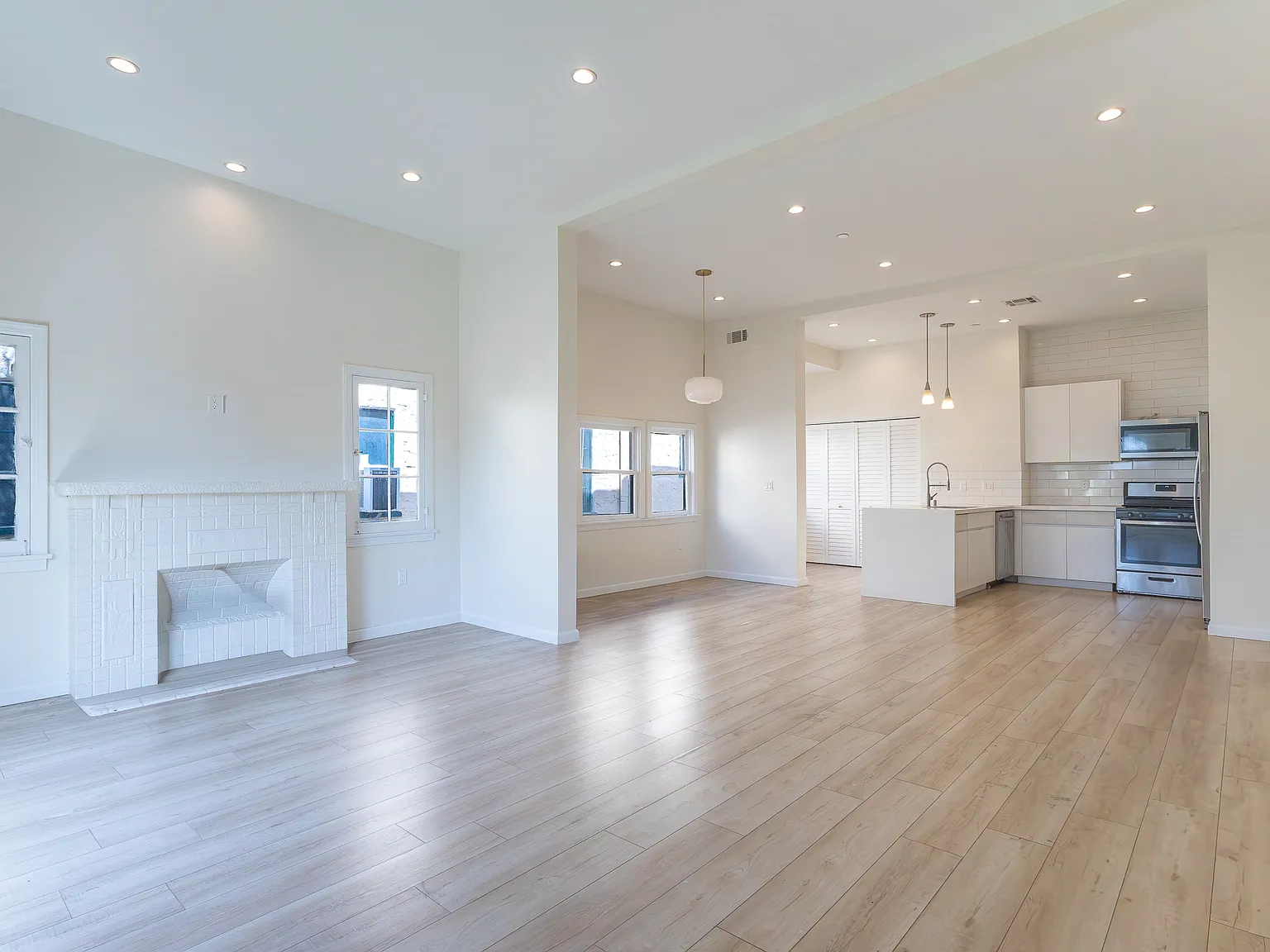 2 bed, 1300 sqft, $5,500 — Photo 4