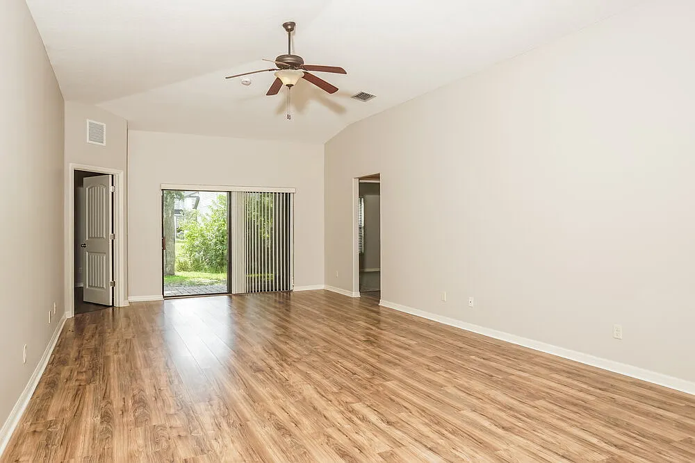 3 bed, 2.0 bath, 1917 sqft, $2,170 — Photo 4