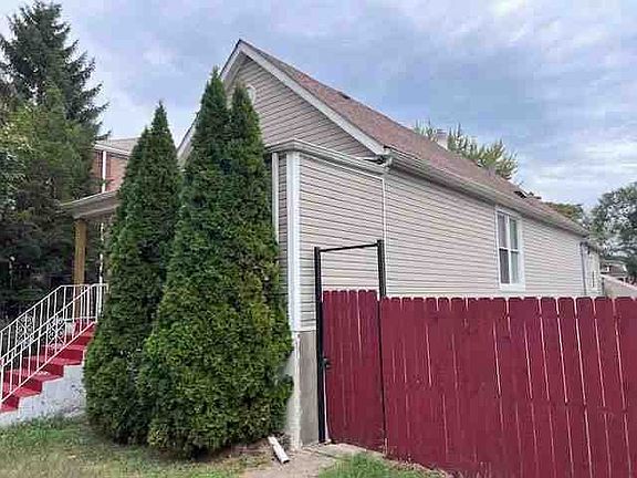 3rd image of 7627 S Prairie Ave
