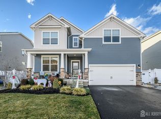 27 Payton Dr, Manahawkin, NJ 08050