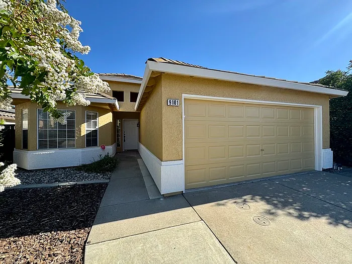 9101 Redwater Dr — Photo 2