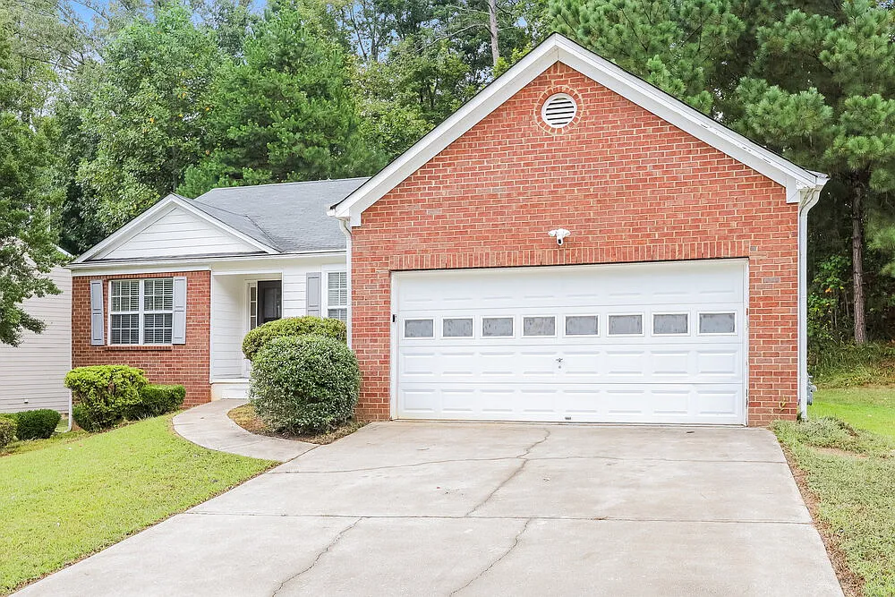 3 bed, 2.0 bath, 1575 sqft, $1,930 — Photo 3