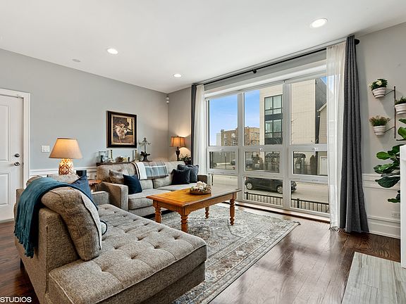 3rd image of 3003 N California Ave APT 1N