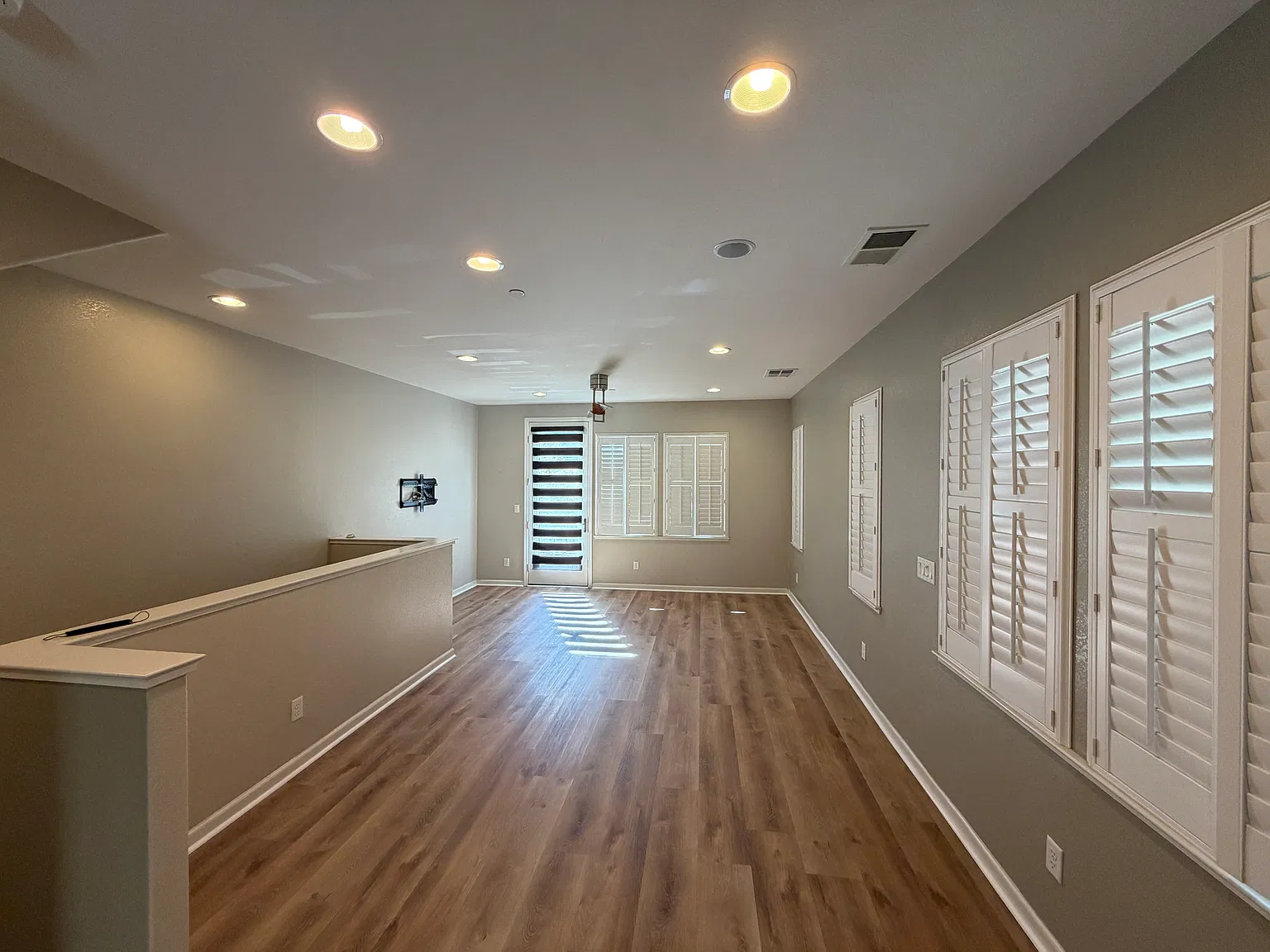 2 bed, 2.5 bath, 1241 sqft, $4,200 — Photo 2
