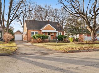345 Burrwood Ave, Loves Park, IL 61111