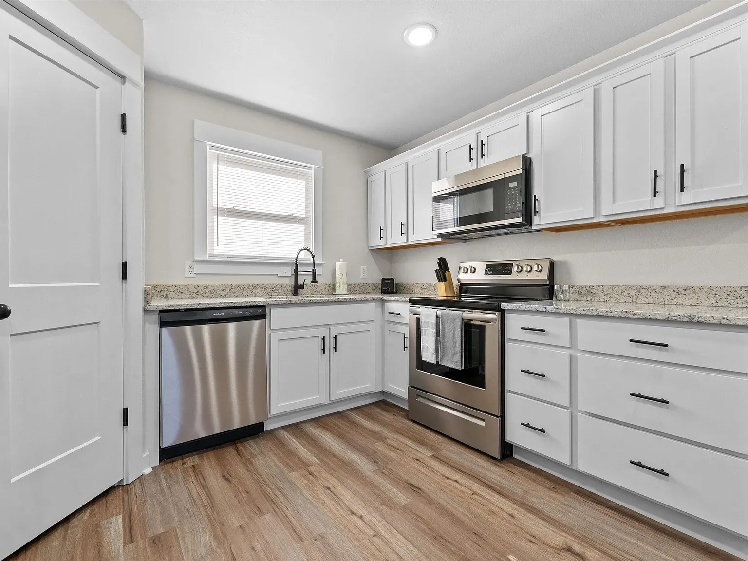 2601 W Maddox Rd — Photo 3