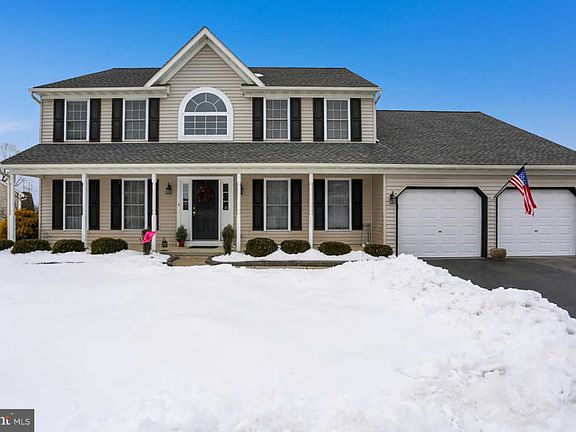 3rd image of 39 Pennwood Dr