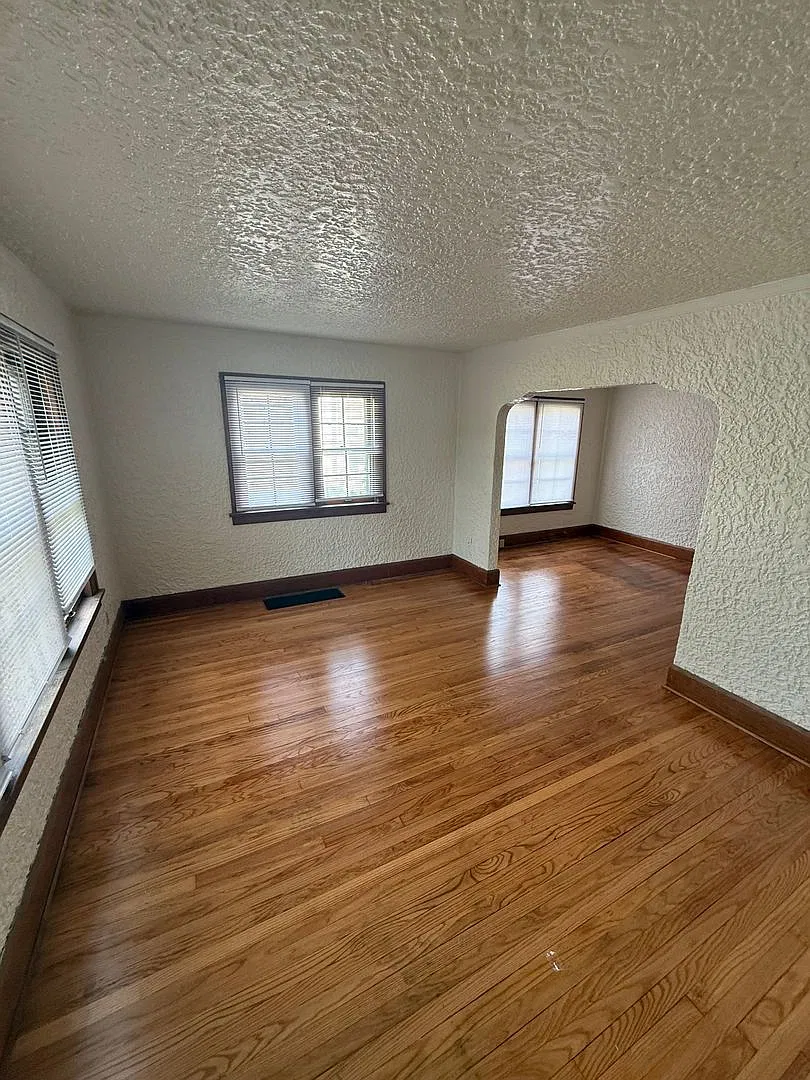 2221 Hancock — Photo 4