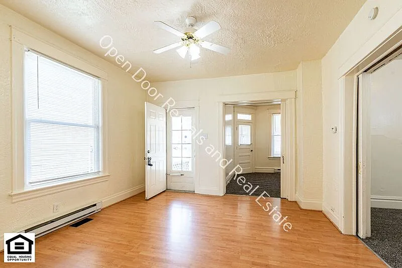 2 bed, 1.0 bath, 804 sqft, $875 — Photo 3